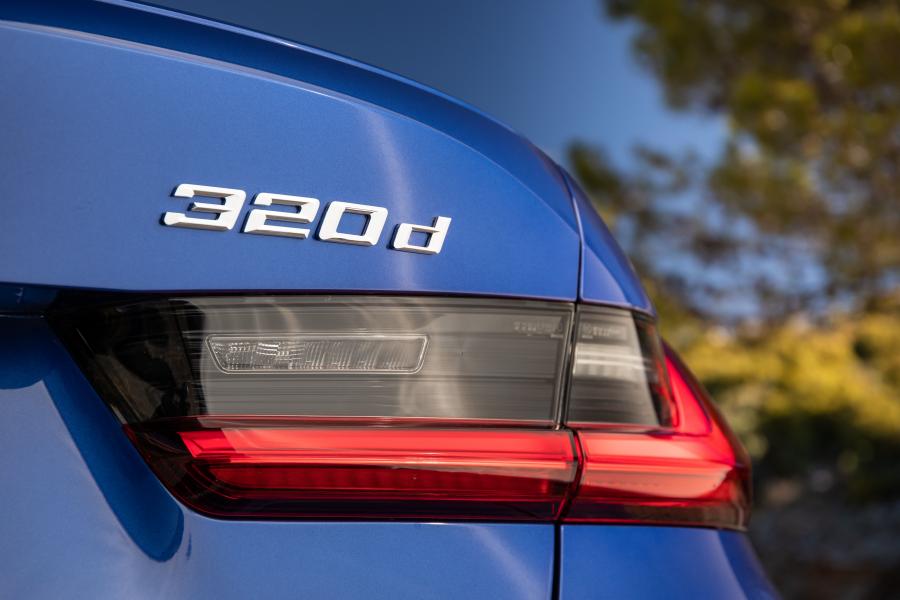 Логотип BMW 320d M Sport xDrive (G20) 2019 года  (UK) (фото 18 из 40)